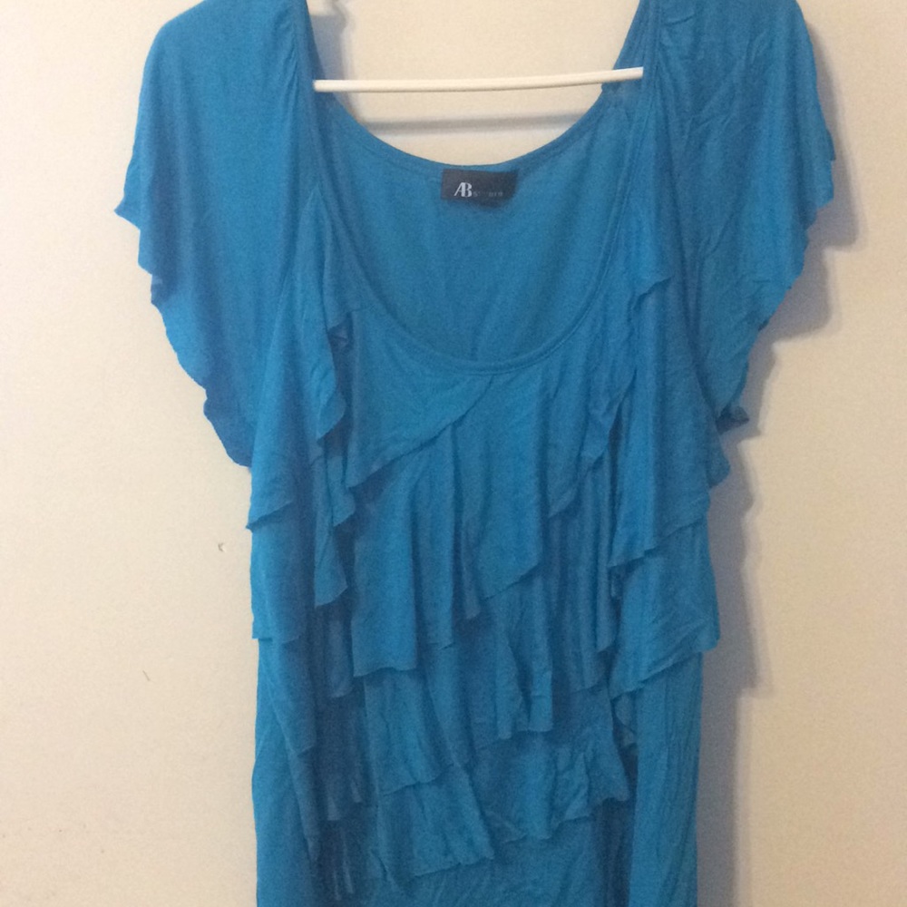 Cap sleeve ruffled pullover